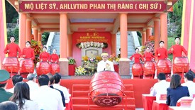 Dâng hương kỷ niệm 64 năm ngày hy sinh của Anh hùng lực lượng vũ trang nhân dân Phan Thị Ràng 