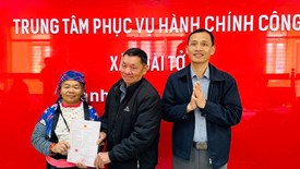 Câu chuyện bình dị, hạnh phúc của cụ ông 68 tuổi và cụ bà 69 tuổi trên đỉnh đèo Pha Đin