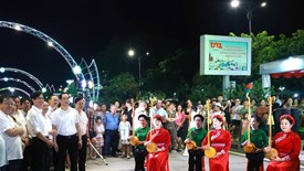 Phố đi bộ Hùng Vương: “Điểm hẹn” rộn ràng sắc màu văn hóa xứ Lạng