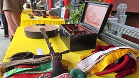 Bộ sưu tập vật phẩm độc nhất vô nhị trong nghi lễ hầu đồng