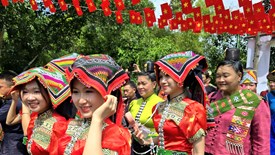 Xúng xính xuống chợ phiên vui Tết Độc lập