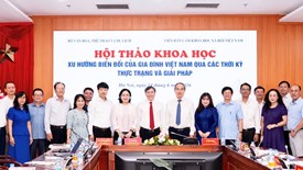 Gia đình Việt Nam đang đối mặt với nhiều thách thức trong kỷ nguyên số