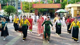 Tổ chức các hoạt động thể dục, văn hóa, văn nghệ cho người cao tuổi 