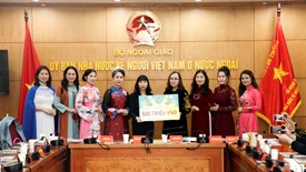 Áo dài Việt lan tỏa từ châu Âu về quê hương