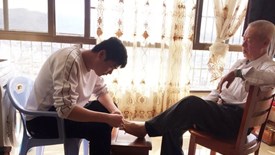 7 dấu hiệu hiếu thảo giả tạo