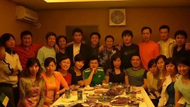 Họp lớp 30 người, lớp trưởng âm thầm trả hơn 100 triệu đồng tiền phát sinh: Sáng hôm sau, tin nhắn từ vợ anh khiến cả nhóm lặng người