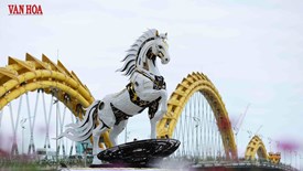 Linh vật Kim Mã tiếp tục “tỏa sáng” tại không gian công cộng Đà Nẵng