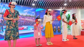 Hơn 5.000 người trải nghiệm chương trình “Trở về thời khắc thiêng liêng” tại Đà Nẵng