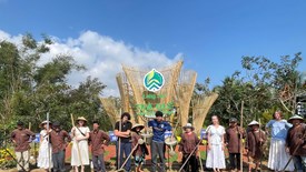 Rộn ràng lễ hội cầu bông Trà Quế