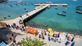 “Chạm” văn hóa biển đảo qua lễ hội cầu ngư Cù Lao Chàm