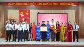 Đón bằng xếp hạng Di tích Mộ Án sát sứ Nguyễn Văn Xán