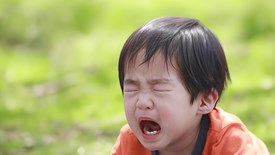 Đừng đổ lỗi cho xã hội, 3 hành động nhỏ này trong gia đình mới là thứ đang âm thầm hủy hoại nhân cách trẻ