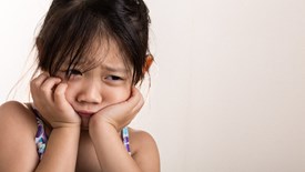 3 dấu hiệu chứng minh một đứa trẻ đang tự ti quá mức, nhìn là nhận ra ngay