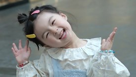 Con càng yêu bạn, 3 “hành động nhỏ” này càng không thể che giấu, vậy mà nhiều cha mẹ vẫn vô tâm nổi giận