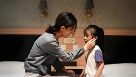 Hiệu ứng “lâu đài cát“: Cha mẹ thông minh phải biết quy tắc 30% để con không “ngợp” trước áp lực cuộc đời