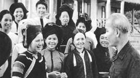 Chủ tịch Hồ Chí Minh ký Sắc lệnh công bố Luật Hôn nhân và Gia đình 