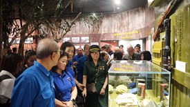 Khai mạc trưng bày chuyên đề “Thời thanh xuân trên tuyến đường 1C huyền thoại”