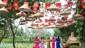  Sắc Xuân nơi “địa chỉ đỏ”