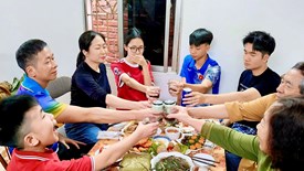 (Bài 2) Giữ nếp nhà từ sự sẻ chia