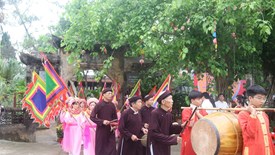 Trẩy hội đền Đức Thánh Cả giữa lòng làng cổ Đông Sơn
