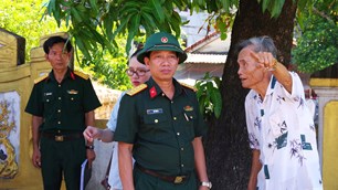 Tiếp tục khảo sát địa điểm nghi có mộ liệt sĩ ở cửa Hữu - Kinh thành Huế
