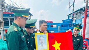 Ngư dân gác chuyến biển, chờ ngày thực hiện quyền công dân