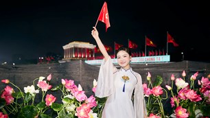 Nữ ca sĩ trẻ Hà Quỳnh Như hạnh phúc khi được dâng lên Bác những câu ca Ví, Giặm