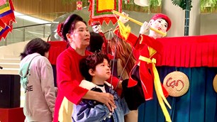 Khi người nông dân kể chuyện làng bằng những con rối mộc