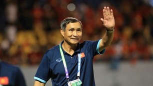 HLV Mai Đức Chung chia tay tuyển bóng nữ Việt Nam