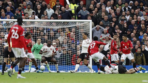 Man United nhọc nhằn giành chiến thắng 3-2 trước Liverpool