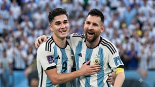 Julian Alvarez khẳng định Argentina sẵn sàng làm mọi thứ để Messi vô địch World Cup