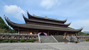 Chùa Tam Chúc phát 5 vạn suất ăn chay miễn phí mỗi ngày cho phật tử về chiêm bái xá lợi Đức Phật