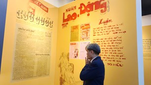 Khai mạc trưng bày “Mùa xuân - Khởi nguồn thắng lợi“