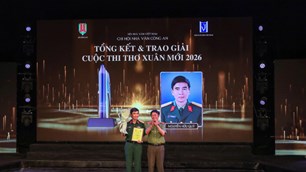 Chi hội Nhà văn Công an trao giải cuộc thi thơ “Xuân mới“