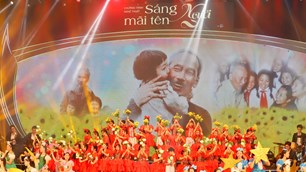 Toàn cảnh chương trình nghệ thuật “Sáng mãi tên Người“