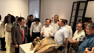 Khai mạc triển lãm điêu khắc “Chuyện nhỏ, chuyện to” của NSND Vương Duy Biên
