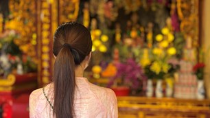 Khi người trẻ đi Phủ Tây Hồ