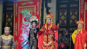 Hát Bội rực rỡ giữa không gian đô thị