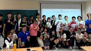 Mất ánh sáng đôi mắt, không để bóng tối lấy đi tương lai