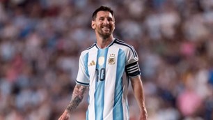 HLV tuyển Argentina báo tin vui về Messi trước trận gặp Algeria 