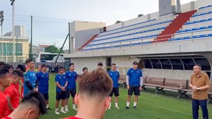 Lãnh đạo VFF động viên đội tuyển Việt Nam trước trận gặp Singapore