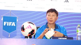 HLV Kim Sang-sik thừa nhận tuyển Việt Nam gặp may mắn, quyết tâm thắng Thái Lan trận tới