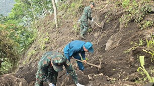 Lật từng phiến đá, bới từng tấc đất