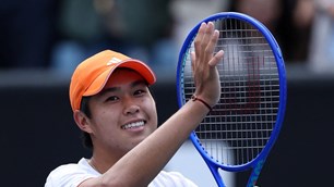 Tay vợt gốc Việt Learner Tien đánh bại cựu số một thế giới tại Australia Open