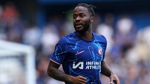 Tin chuyển nhượng bóng đá ngày 30.1: Chelsea chia tay Raheem Sterling