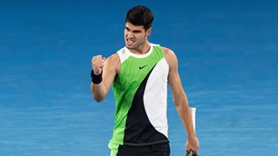 Australian Open 2026: Carlos Alcaraz đánh bại Djokovic để hoàn tất bộ sưu tập Grand Slam sự nghiệp