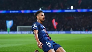 Doue và Kvaratskhelia lập công, PSG áp đảo Liverpool