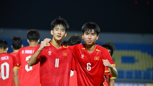 U17 Việt Nam vô địch: Dấu ấn HLV Roland và “hệ sinh thái” CLB Hà Nội