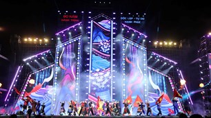 Những “điểm chạm” rực rỡ và giấc mơ vươn xa 