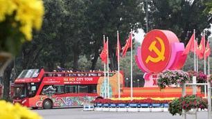 Hà Nội rực rỡ cờ hoa chào mừng Đại hội Đảng